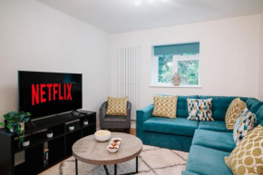 Spacious 4-bed Fast WiFi Parking Contractor Family